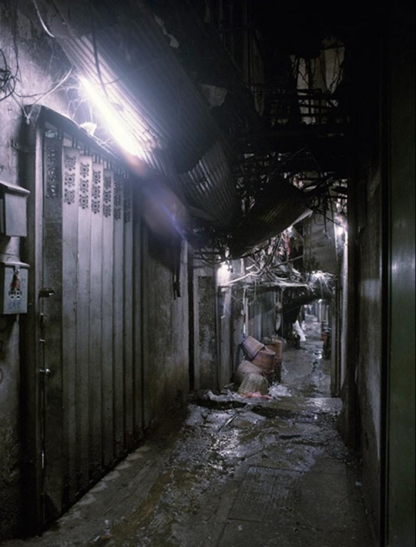 City of Darkness: The amazing fate of the fortress city of Kowloon