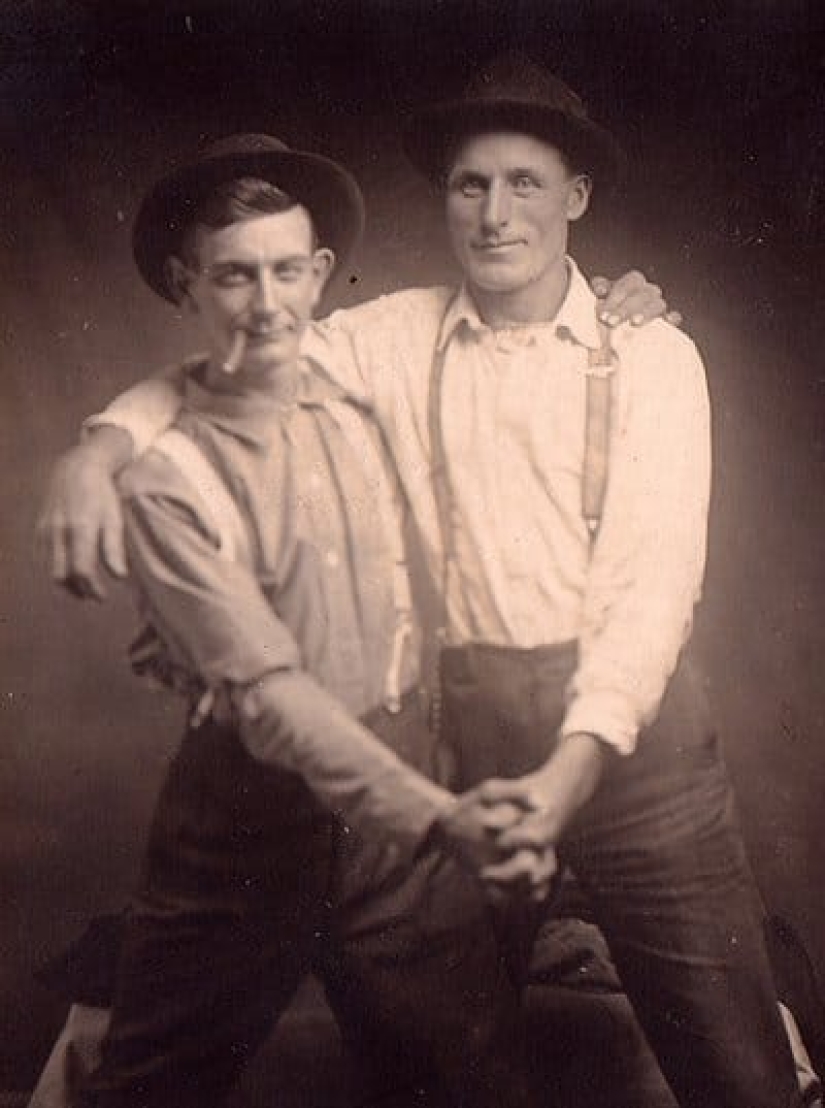 Close contacts and strong hugs in old photos: why was it normal before, but not now?