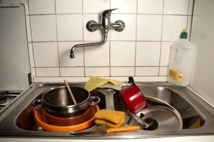 Cómo ahorrar tiempo lavando los platos más rápido y mejor