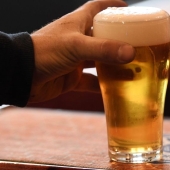 Cómo beber correctamente en un pub británico: una guía para soldados estadounidenses de la Segunda Guerra Mundial