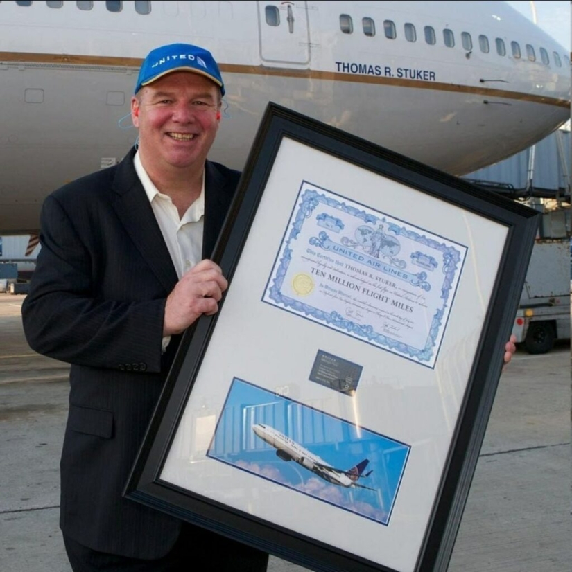 Cómo el estadounidense Tom Stuker se convirtió en el poseedor del récord de viajes aéreos