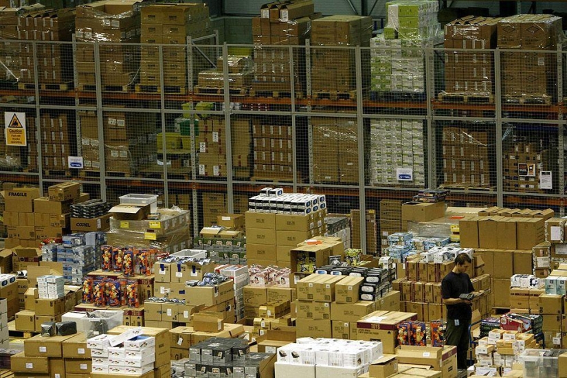 Cómo funcionan los almacenes de Amazon en todo el mundo