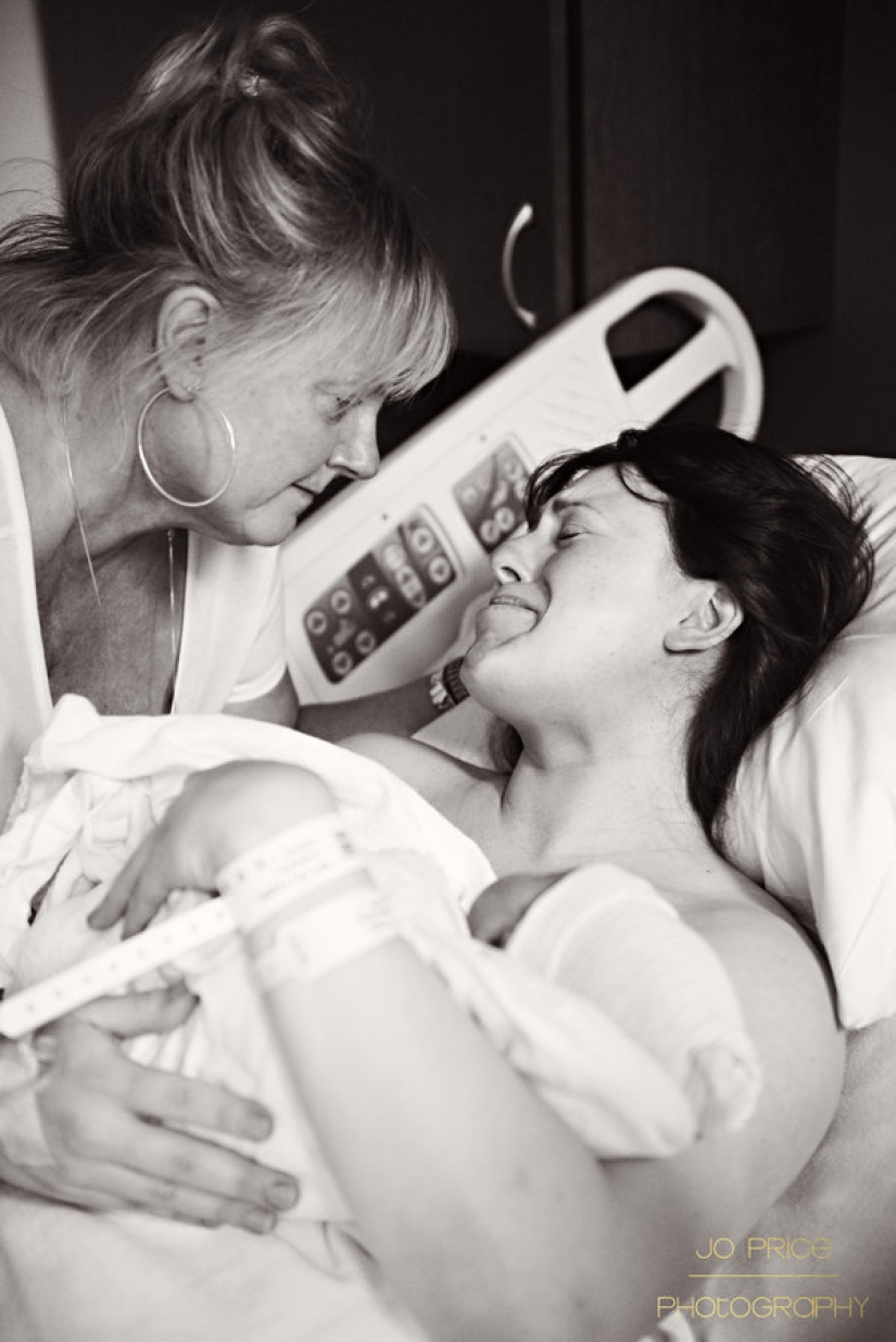 Cómo las madres ayudan a sus hijas a dar a luz