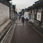 Cómo los coreanos derrotaron la oscuridad y el gris en la temporada de lluvias