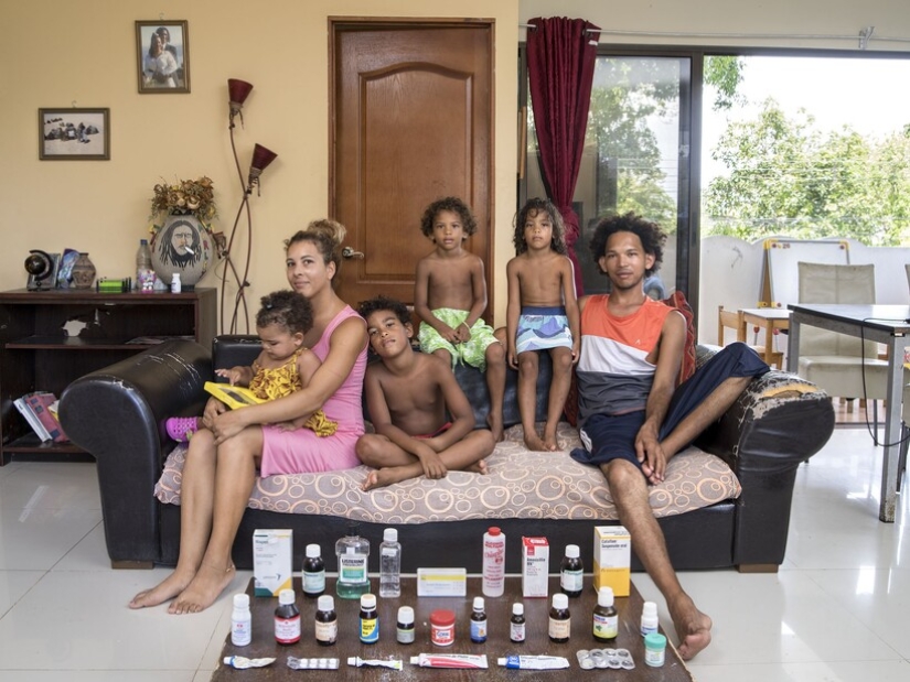 Cómo se trata a las personas en diferentes países: un fotógrafo de viajes mostró botiquines de primeros auxilios en el hogar
