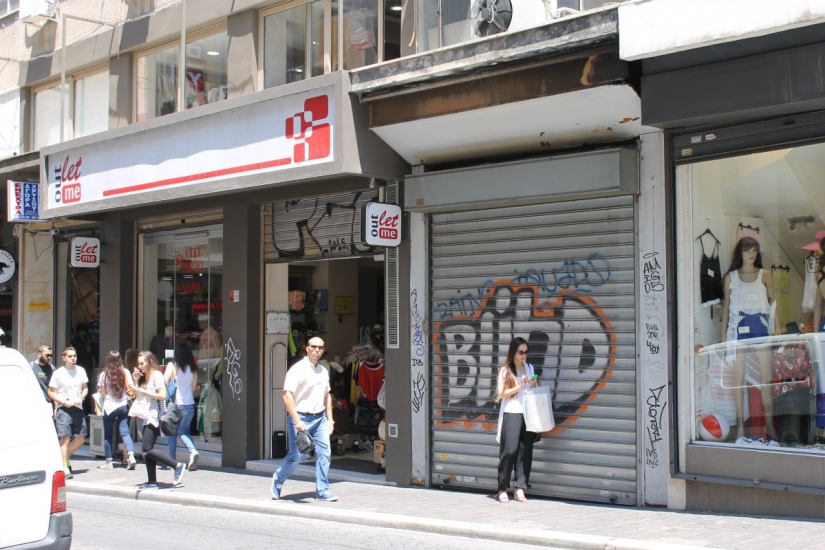 Cómo se ve Ermou hoy, una vez que la calle más de moda en Grecia