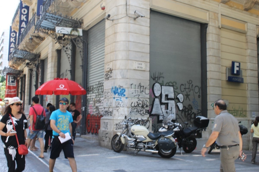 Cómo se ve Ermou hoy, una vez que la calle más de moda en Grecia