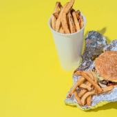 Cómo se ven 2 mil calorías en forma de platos de comida rápida