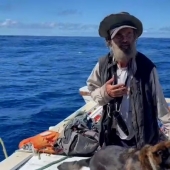 Cómo un australiano y su perro sobrevivieron dos meses en mar abierto