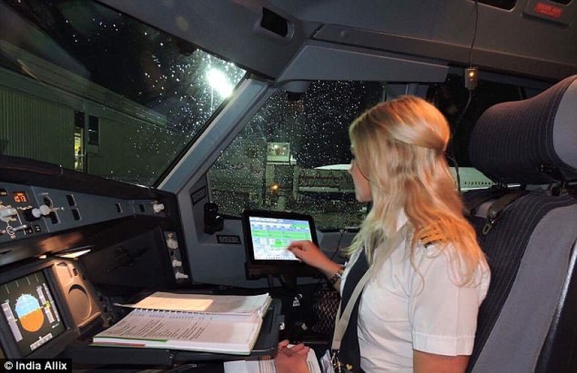Cómo una mujer piloto controla un avión