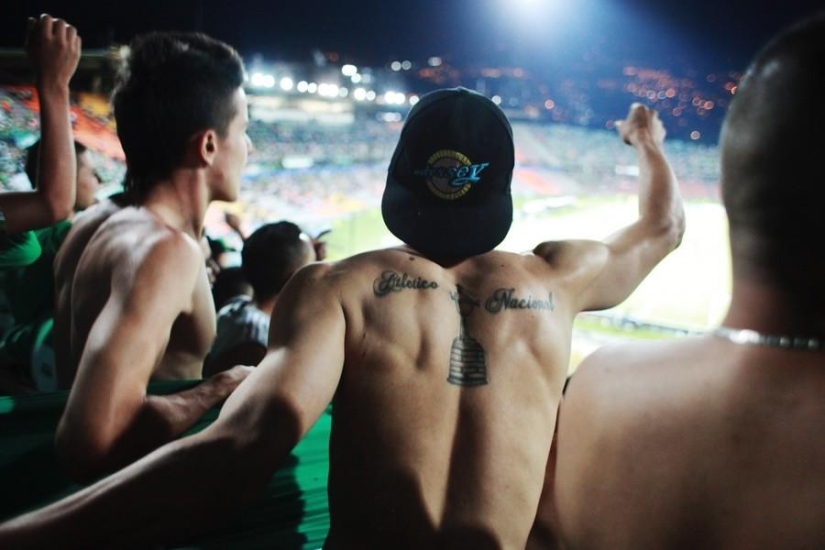 Colombian football fans