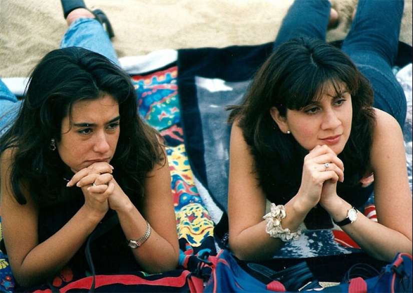 Color photos of beach life in Chile in the 1980s