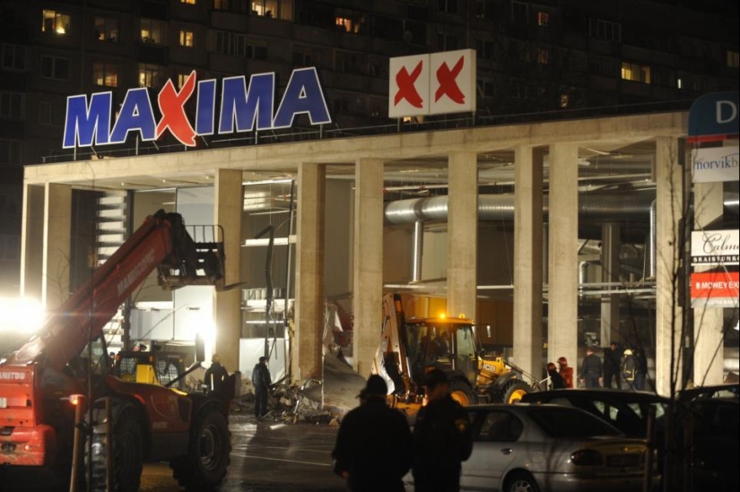Compras peligrosas: el techo se derrumbó en uno de los centros comerciales de Riga