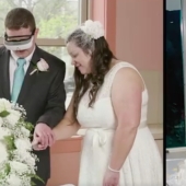 Con la ayuda de gafas inteligentes, un hombre casi ciego pudo ver a su esposa por primera vez