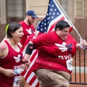 Correr sin parar: un chico que pesa 250 kg inspira a la gente con su ejemplo