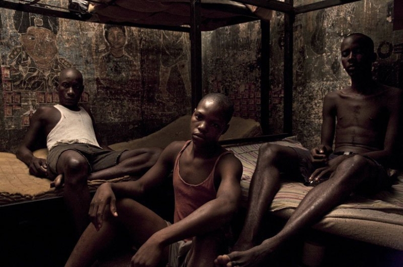 Cárcel para adolescentes en Sierra Leona: ¡aquí es donde está el verdadero infierno!