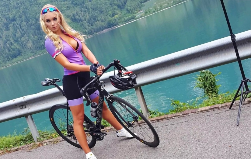Cyclists: beautiful girls with a great figure