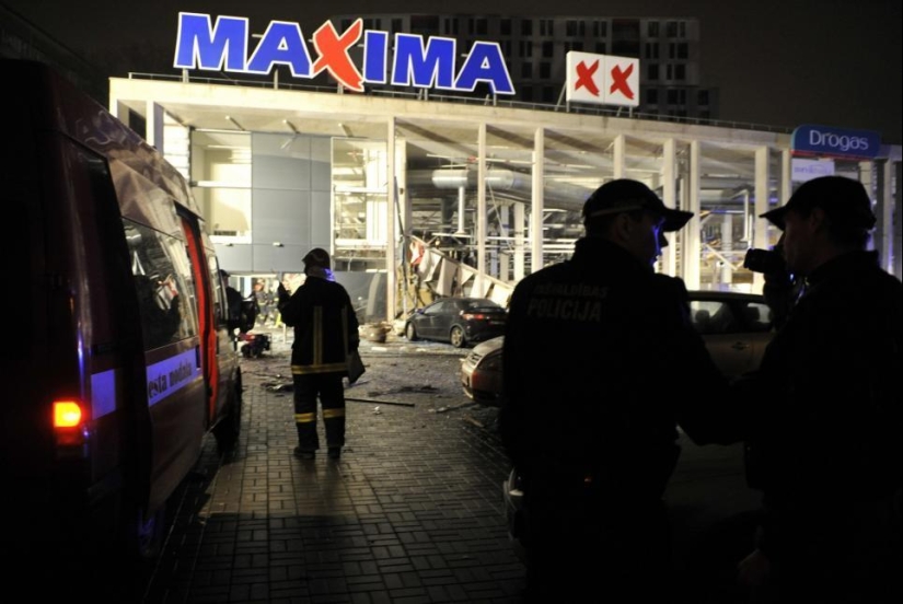 Dangerous shopping: the roof collapsed in one of the shopping centers in Riga