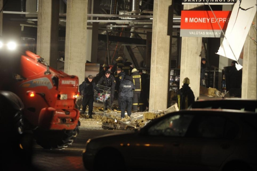 Dangerous shopping: the roof collapsed in one of the shopping centers in Riga