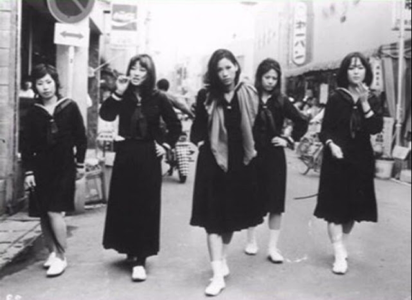 Daring and dangerous: 20 vintage photo Japanese girls SUKEBAN