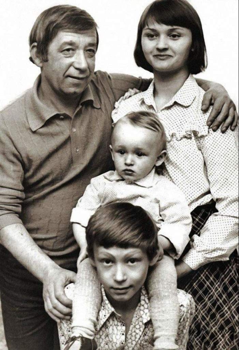 De archivos personales-conmovedoras fotos familiares de actores amados desde la infancia