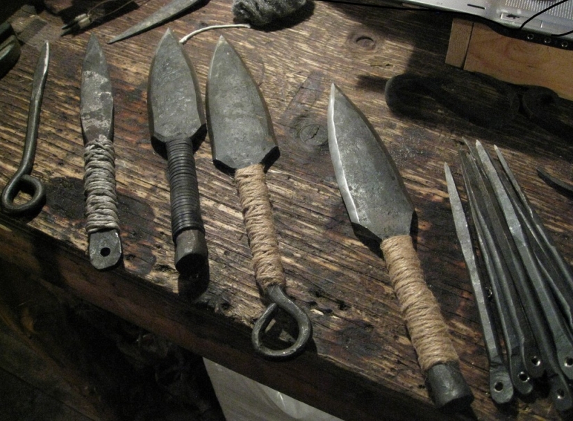 Deadly and beautiful weapons from the ninja arsenal
