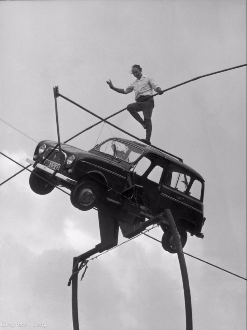 Deadly Number — Crazy stunts in retro photos