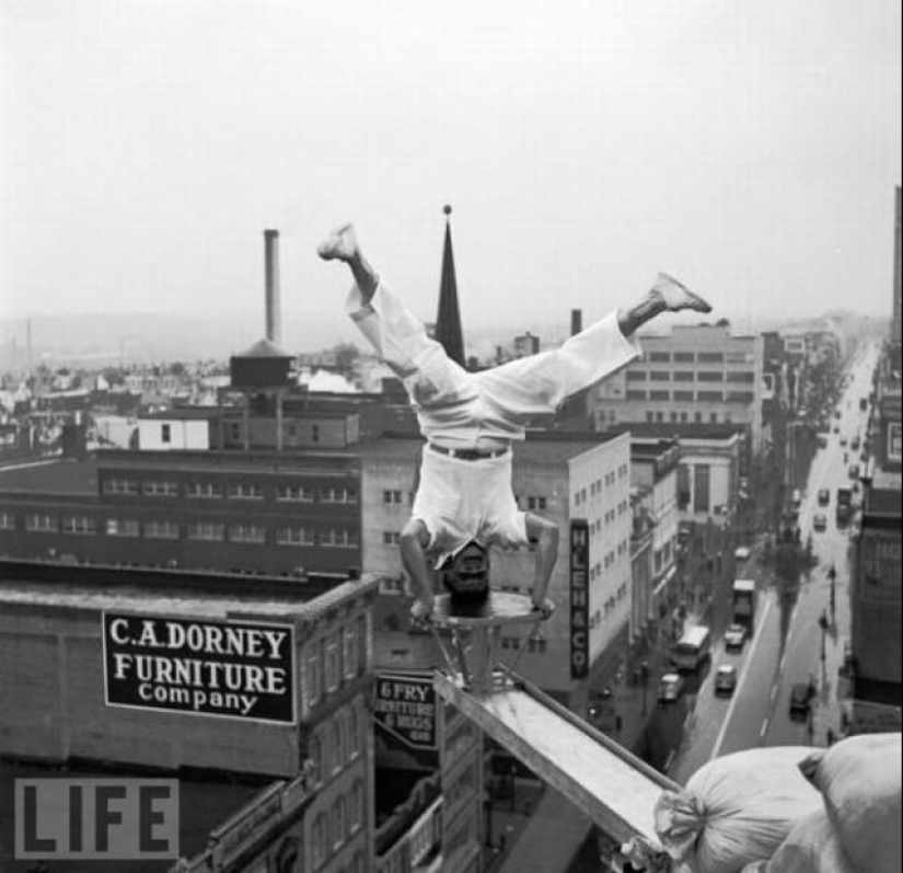 Deadly Number — Crazy stunts in retro photos
