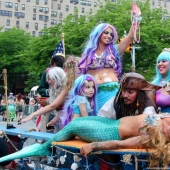 Desfile de sirenas: el buen espectáculo de monstruos de Brooklyn