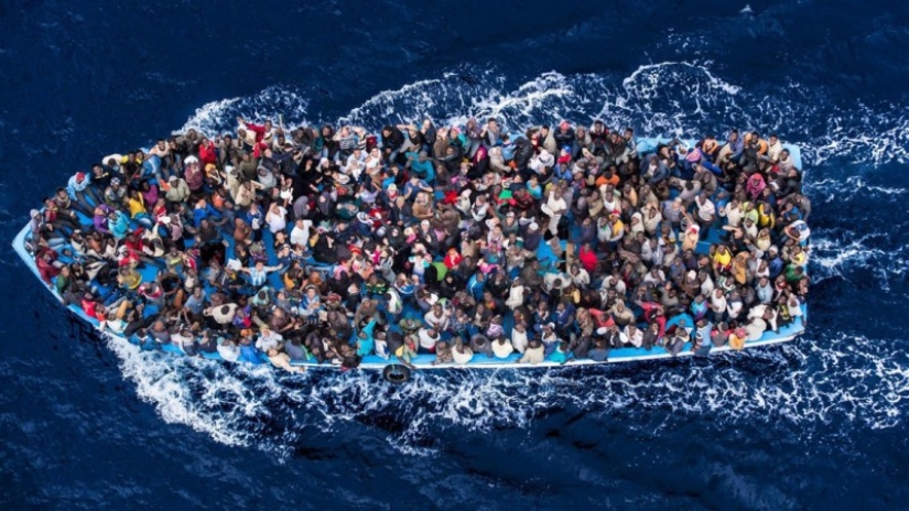 Difficult and dangerous way of refugees to Europe