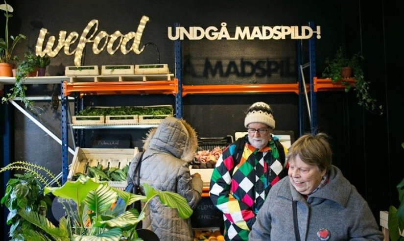 Dinamarca abre su primer supermercado vendiendo productos al final de su vida