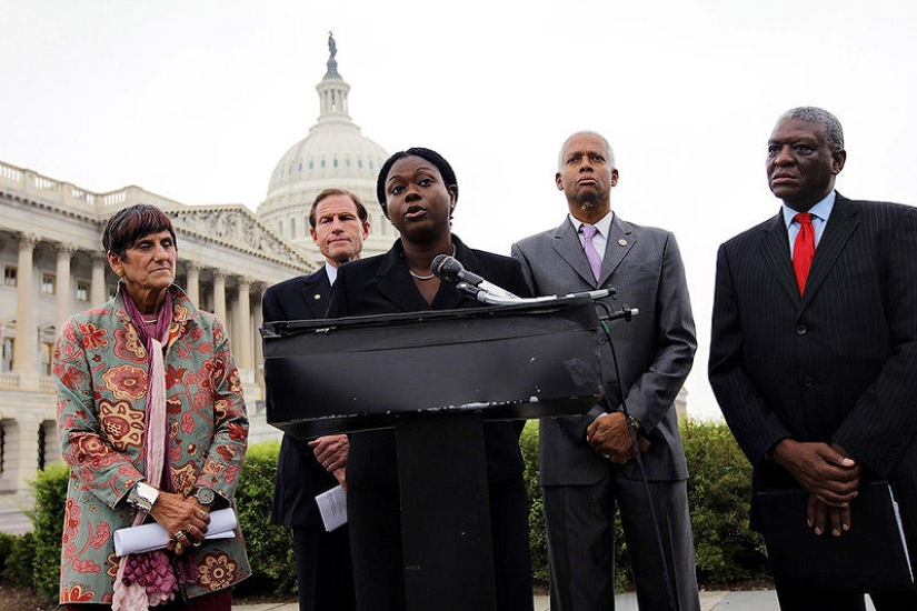 &quot;Dress code? No, I didn’t hear ”: An extravagant female politician from the USA in hipster outfits