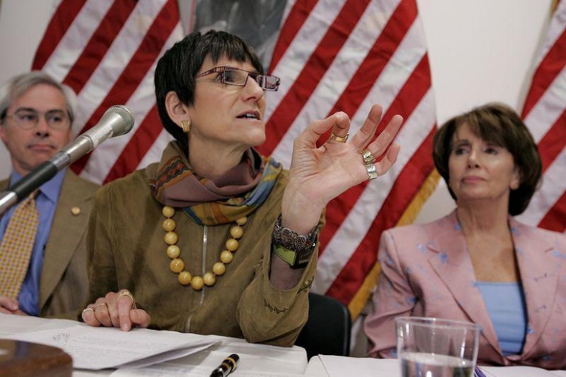 &quot;Dress code? No, I didn’t hear ”: An extravagant female politician from the USA in hipster outfits