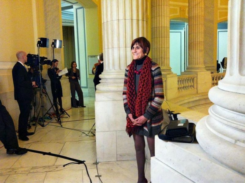 &quot;Dress code? No, I didn’t hear ”: An extravagant female politician from the USA in hipster outfits