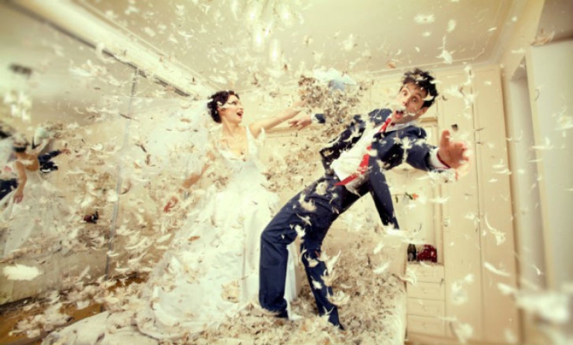 Dress in the trash - freaky wedding photography trend