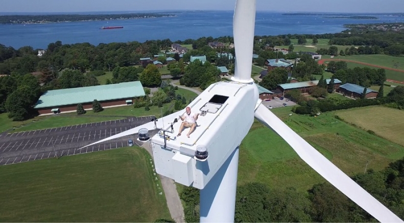 Drone caught sunbathing on a windmill