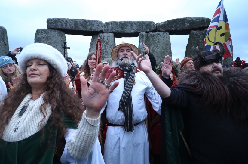Druidas, paganos y danzas rituales: cómo es el solsticio de invierno en Stonehenge