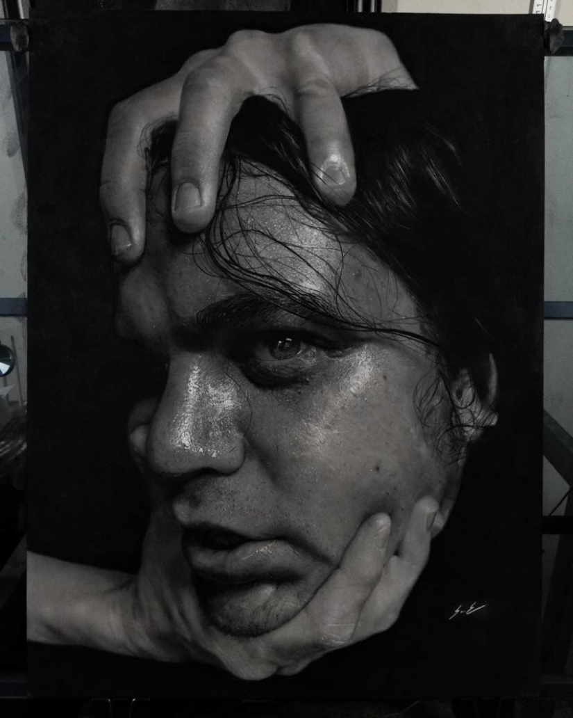 Dylan Eakin and his photorealistic charcoal drawings