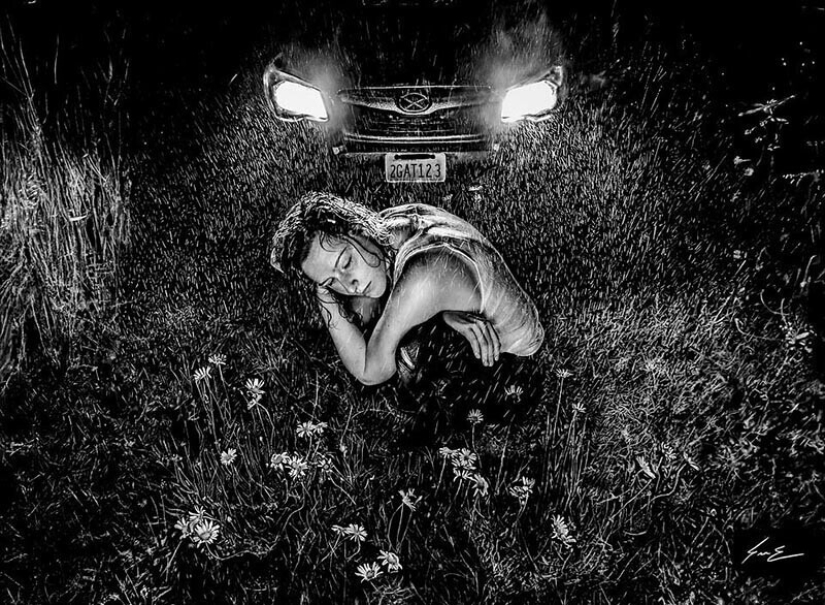 Dylan Eakin and his photorealistic charcoal drawings