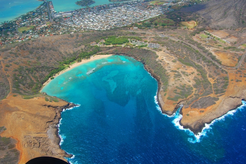 Earthly Paradise — Hawaiian beach inside an ancient crater