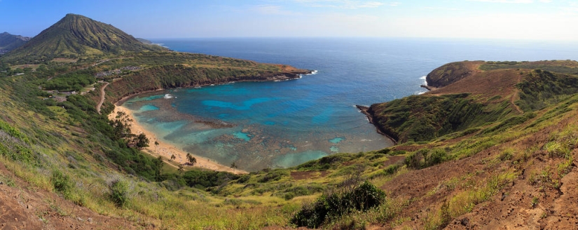 Earthly paradise - Hawaiian beach inside an ancient crater