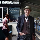 El abuelo de 104 años está más de moda que tú, pero en realidad es más joven de lo que dicen en Internet