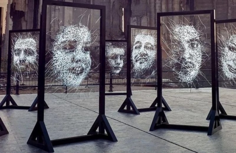El artista Simon Berger rompe el vidrio para crear armonía y belleza a partir del caos
