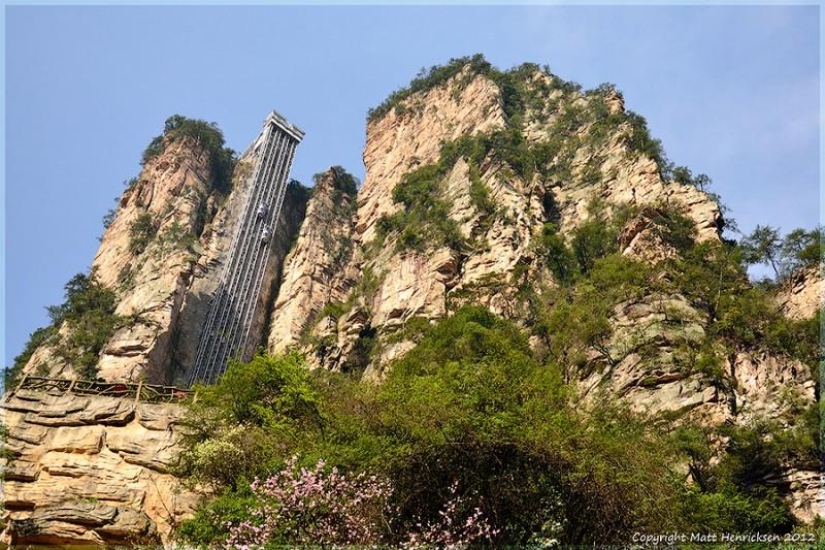 El Ascensor de los Cien Dragones es el ascensor al aire libre más alto del mundo.