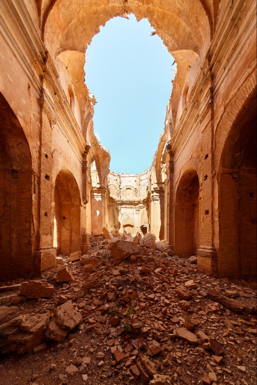 “El eco de lo sagrado olvidado”: exploré los lugares religiosos abandonados más hermosos