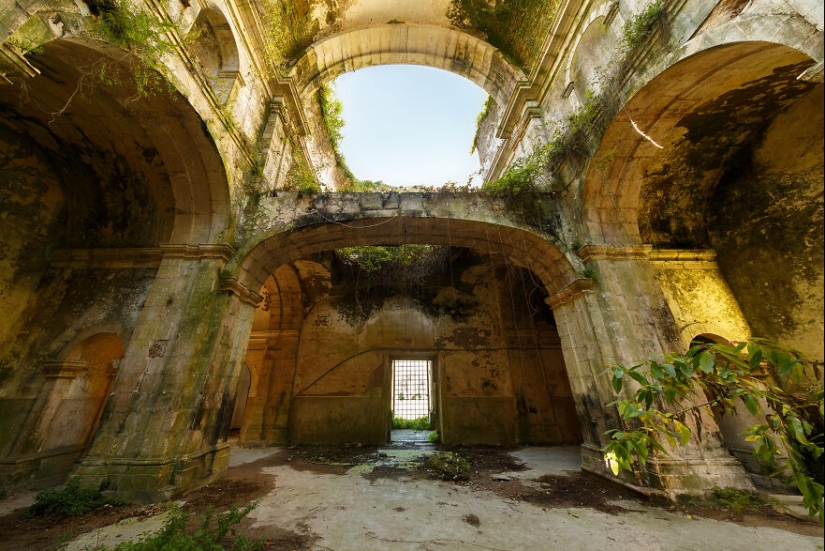 “El eco de lo sagrado olvidado”: exploré los lugares religiosos abandonados más bellos (Parte 2)