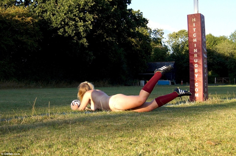 El equipo británico de rugby femenino despegó desnudo para el calendario