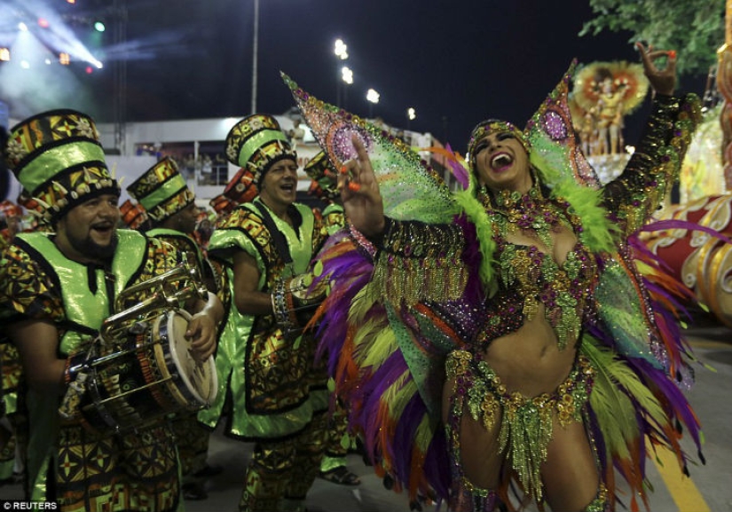 El espectáculo debe continuar - Arrancó el Carnaval 2016 en Río de Janeiro