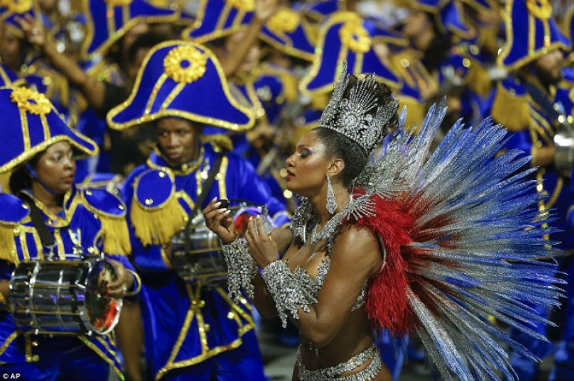 El espectáculo debe continuar - Arrancó el Carnaval 2016 en Río de Janeiro