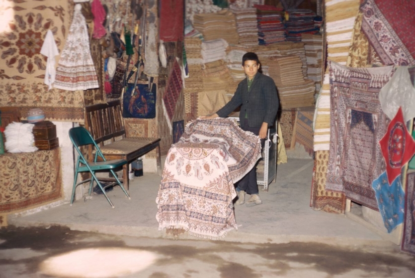 El Este sutil y el Oeste de moda: recorrido fotográfico de un estadounidense por Irán en 1967
